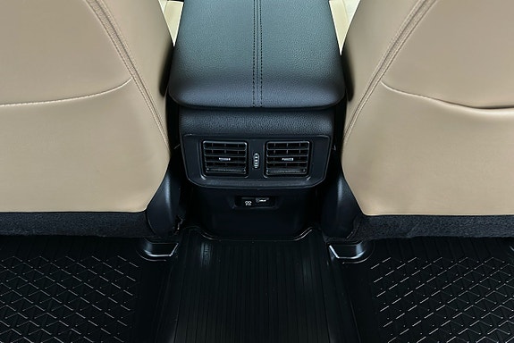 Toyota RAV4 21 of 27