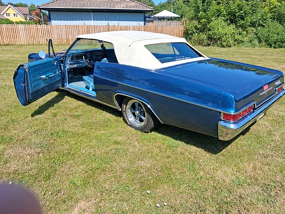 Chevrolet Impala 2 of 5