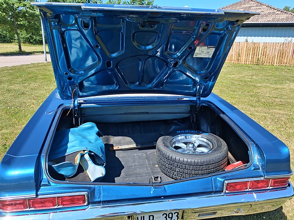 Chevrolet Impala 3 of 5