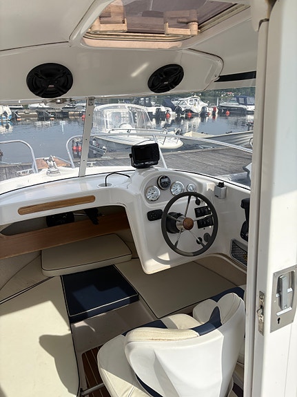 Quicksilver 640 pilothouse 4 of 5