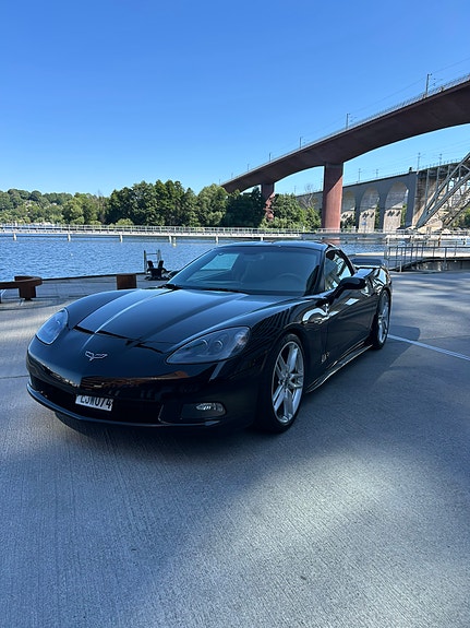 Chevrolet Corvette 4 of 5