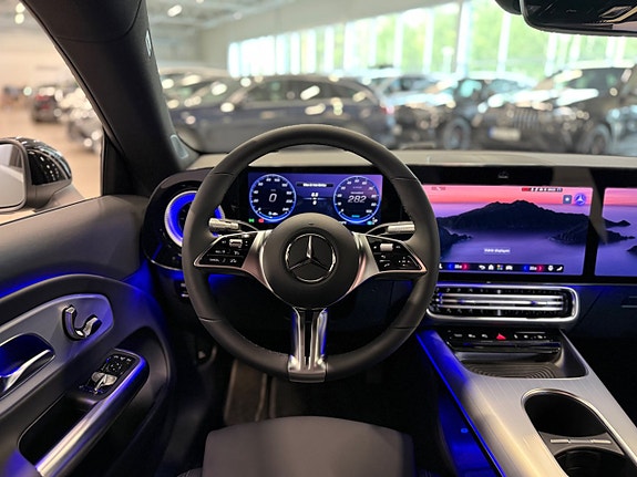Mercedes-Benz CLA350 14 of 19