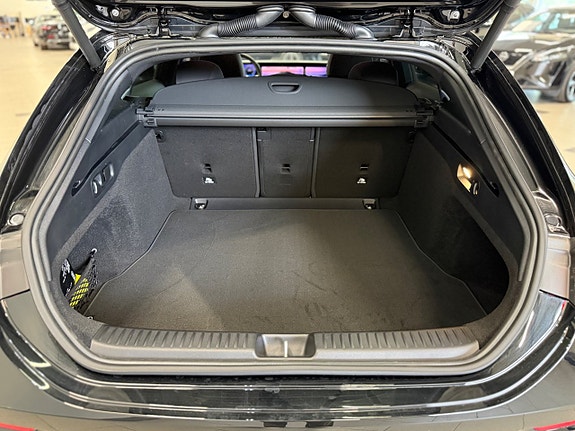 Mercedes-Benz CLA350 7 of 19