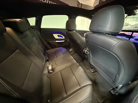 Mercedes-Benz CLA350 11 of 19