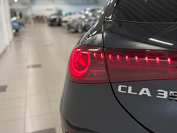 Mercedes-Benz CLA350 6 of 19