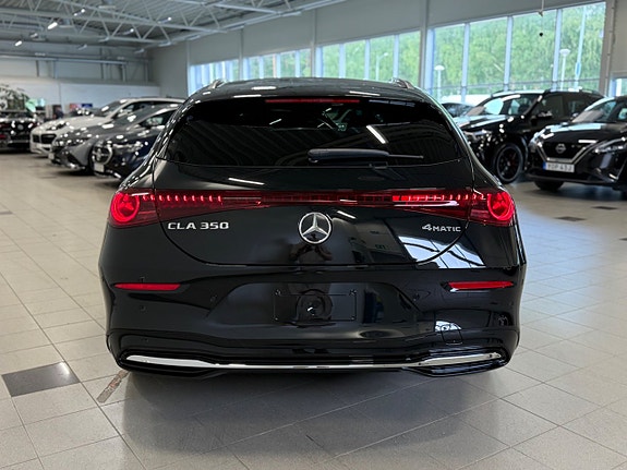 Mercedes-Benz CLA350 4 of 5