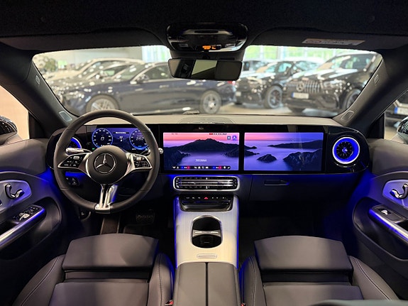 Mercedes-Benz CLA350 13 of 19