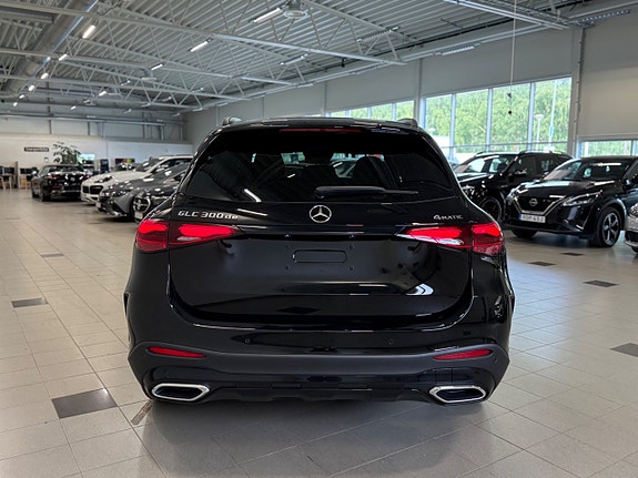 Mercedes-Benz GLC300 de 4 of 5