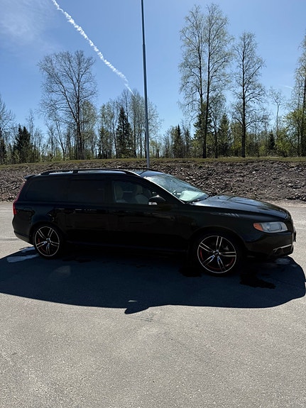 Volvo V70 3 of 5