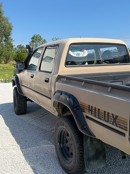 Toyota HiLux 3 of 5