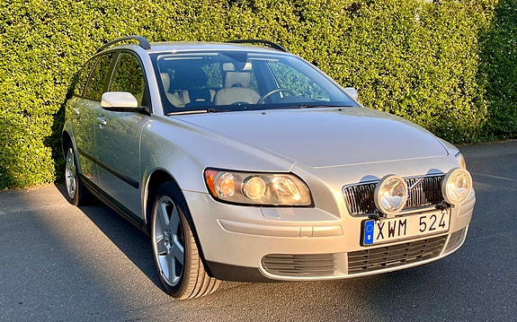 Volvo V50 2 of 5