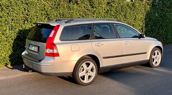 Volvo V50 3 of 5