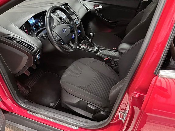 Ford Focus 9 of 17