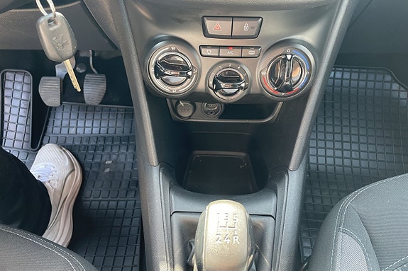 Peugeot 208 12 of 15