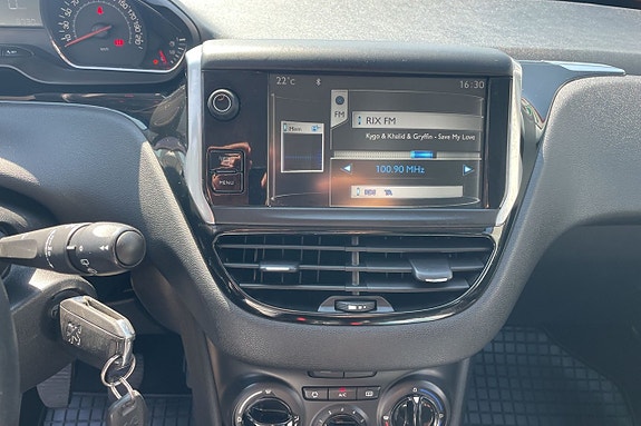 Peugeot 208 10 of 15