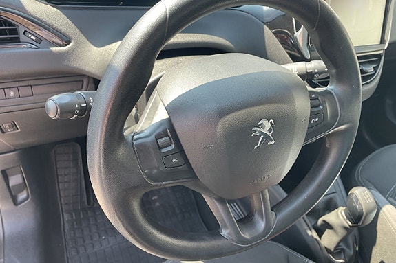 Peugeot 208 8 of 15