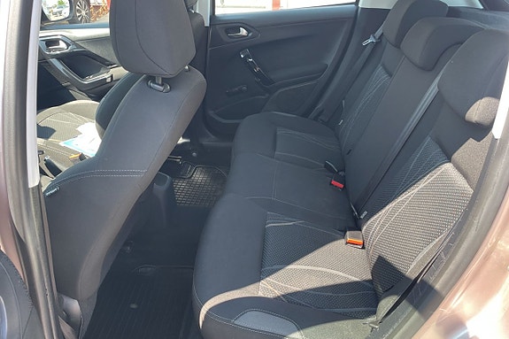 Peugeot 208 14 of 15