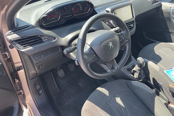 Peugeot 208 7 of 15