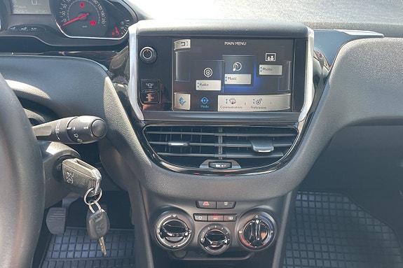 Peugeot 208 11 of 15