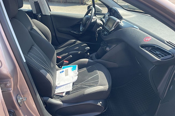 Peugeot 208 13 of 15