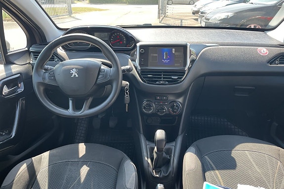 Peugeot 208 9 of 15