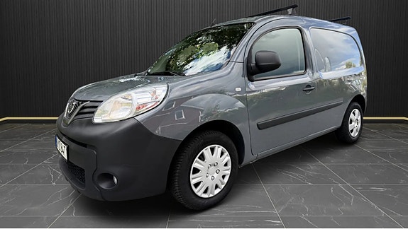 Nissan NV250 2 of 5