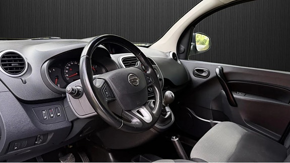 Nissan NV250 5 of 5
