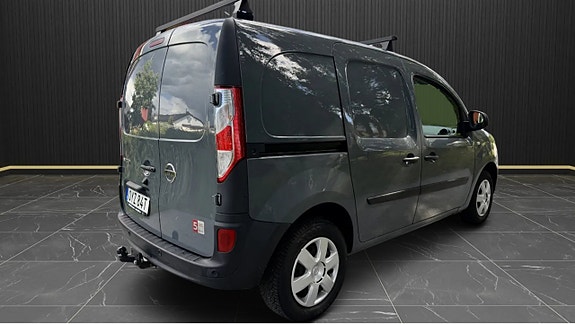 Nissan NV250 4 of 5