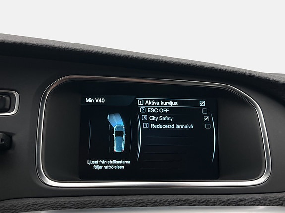 Volvo V40 14 of 28