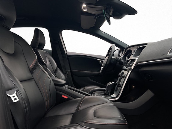 Volvo V40 21 of 28