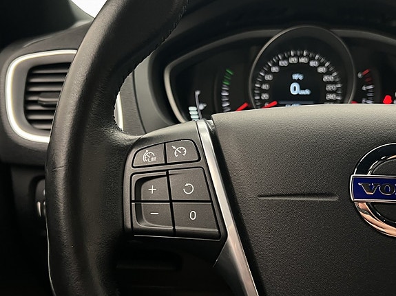 Volvo V40 11 of 28