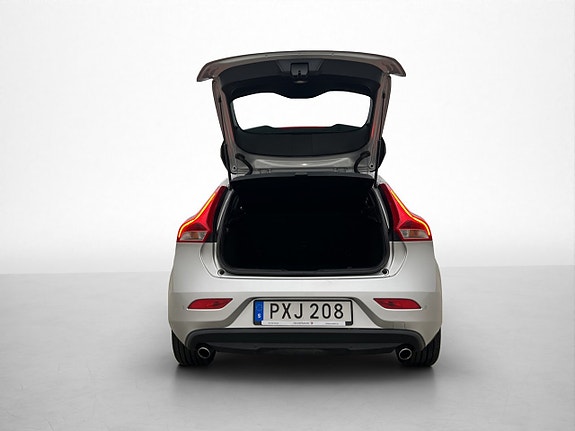 Volvo V40 24 of 28