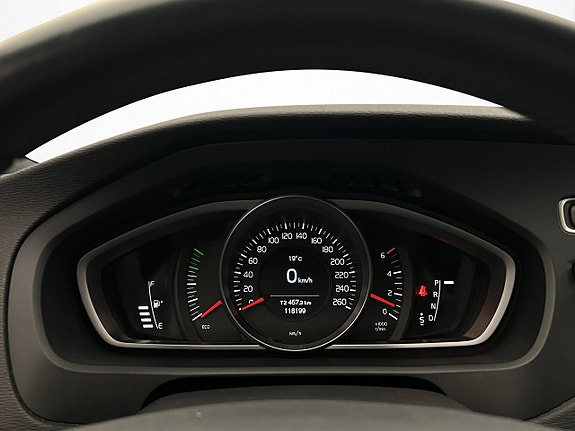 Volvo V40 12 of 28