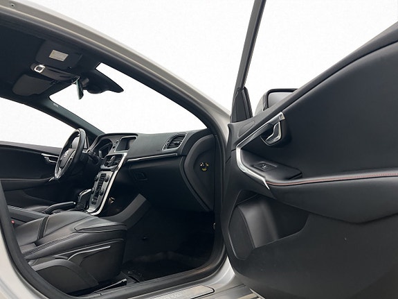 Volvo V40 22 of 28