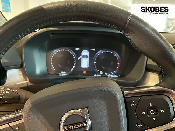 Volvo XC40 13 of 21
