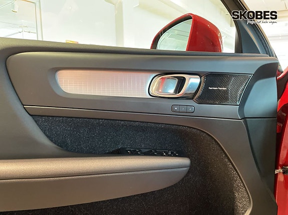 Volvo XC40 15 of 21
