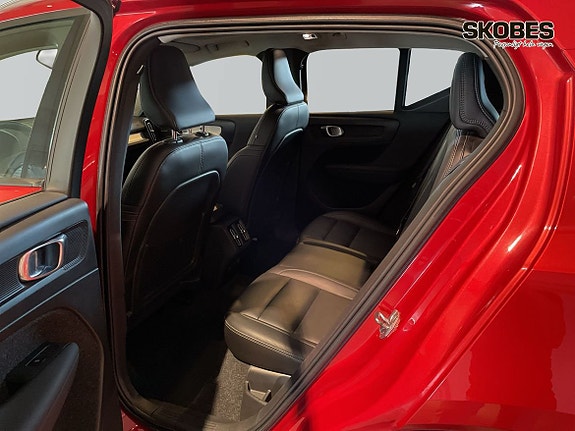 Volvo XC40 9 of 21