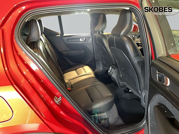Volvo XC40 10 of 21