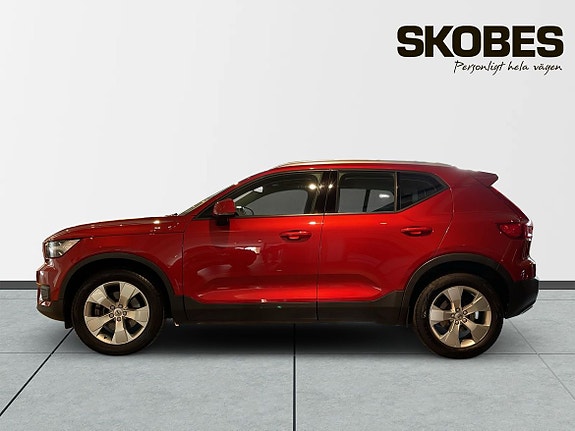 Volvo XC40 4 of 5