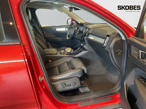 Volvo XC40 11 of 21