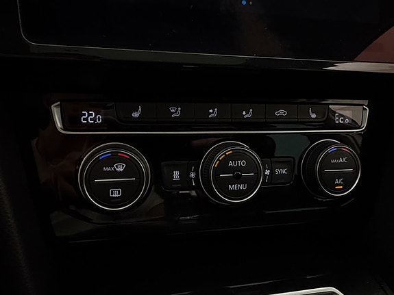 Volkswagen Passat 25 of 30