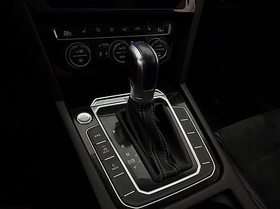 Volkswagen Passat 24 of 30