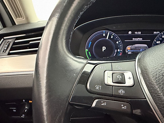 Volkswagen Passat 15 of 30