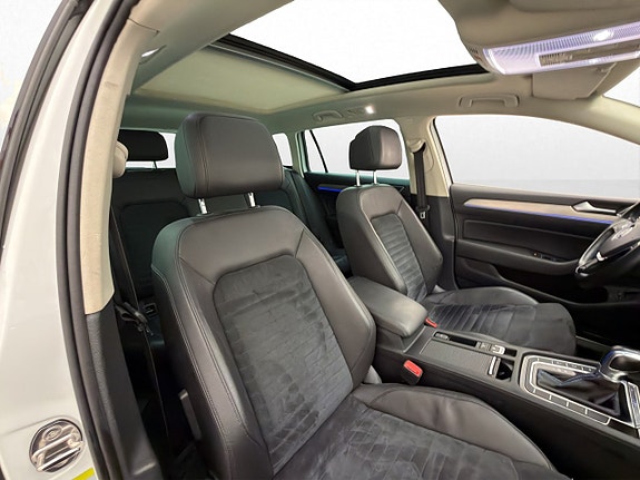 Volkswagen Passat 28 of 30