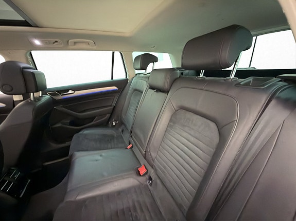 Volkswagen Passat 30 of 30