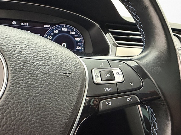 Volkswagen Passat 17 of 30