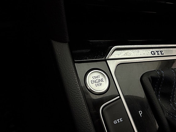 Volkswagen Passat 26 of 30
