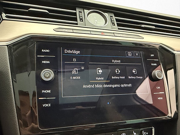 Volkswagen Passat 23 of 30