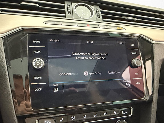 Volkswagen Passat 19 of 30