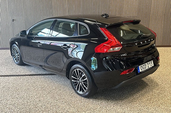Volvo V40 3 of 9